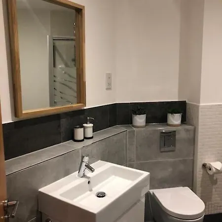 Apartment Stunning In Leeds- Financial District