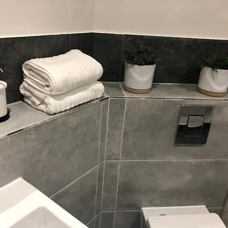 Stunning In Leeds- Financial District Apartment