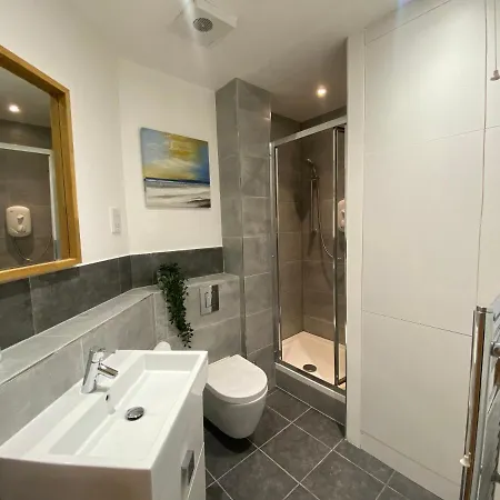 Apartment Stunning In Leeds- Financial District
